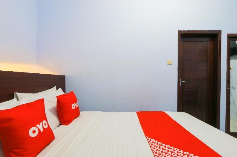 Oyo 2453 Artha Graha Vip Hotel Banyuwangi  Eksteriør billede